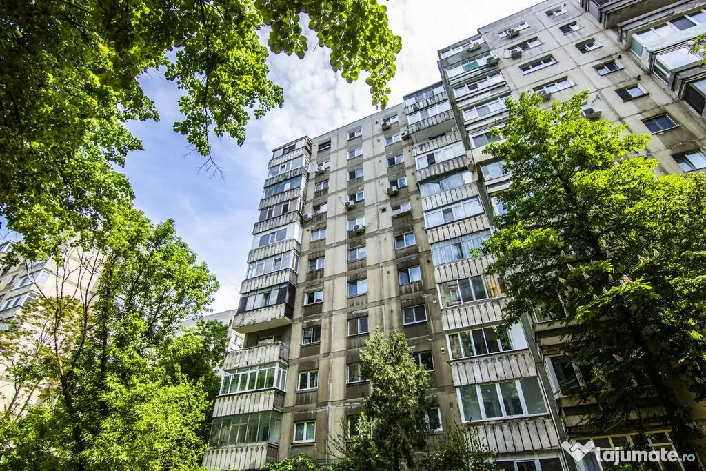 Lujerului, 2 camere, c-tie 1978, 270 metri metrou, bucata...