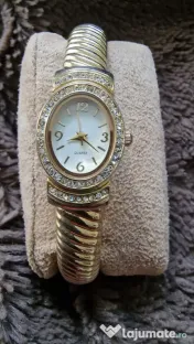 Ceas de damă auriu cu pietre zirconiu