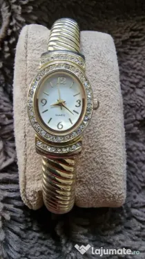 Ceas de damă auriu cu pietre zirconiu
