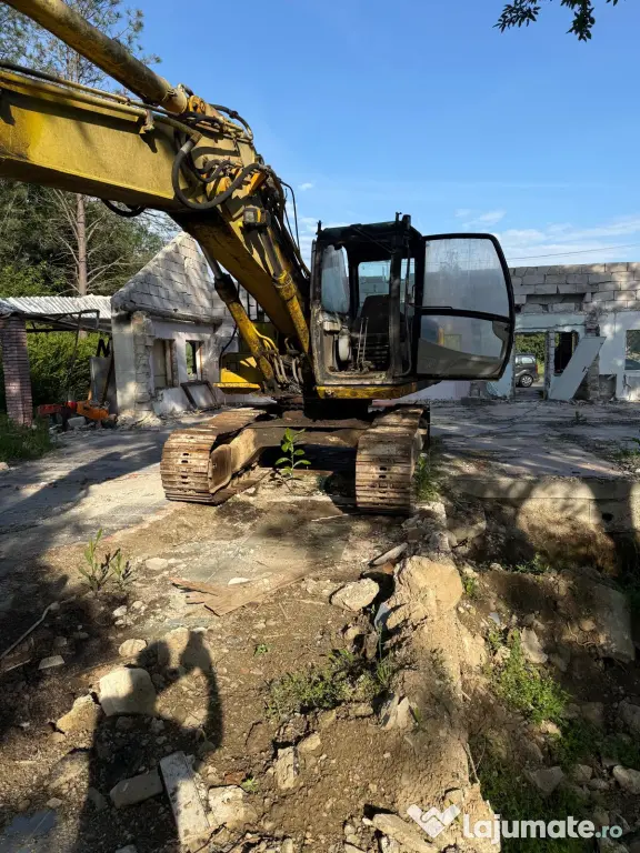Excavator pe șenile JCB 24 Tone (An 2004) (Necesită revizie reparație)
