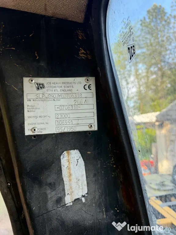 Excavator pe șenile JCB 24 Tone (An 2004) (Necesită revizie reparație)
