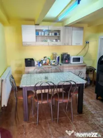 Casa cu 3 camere, 218 mp, zona Lazuri