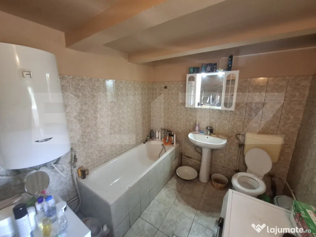 Casa cu 3 camere, 218 mp, zona Lazuri