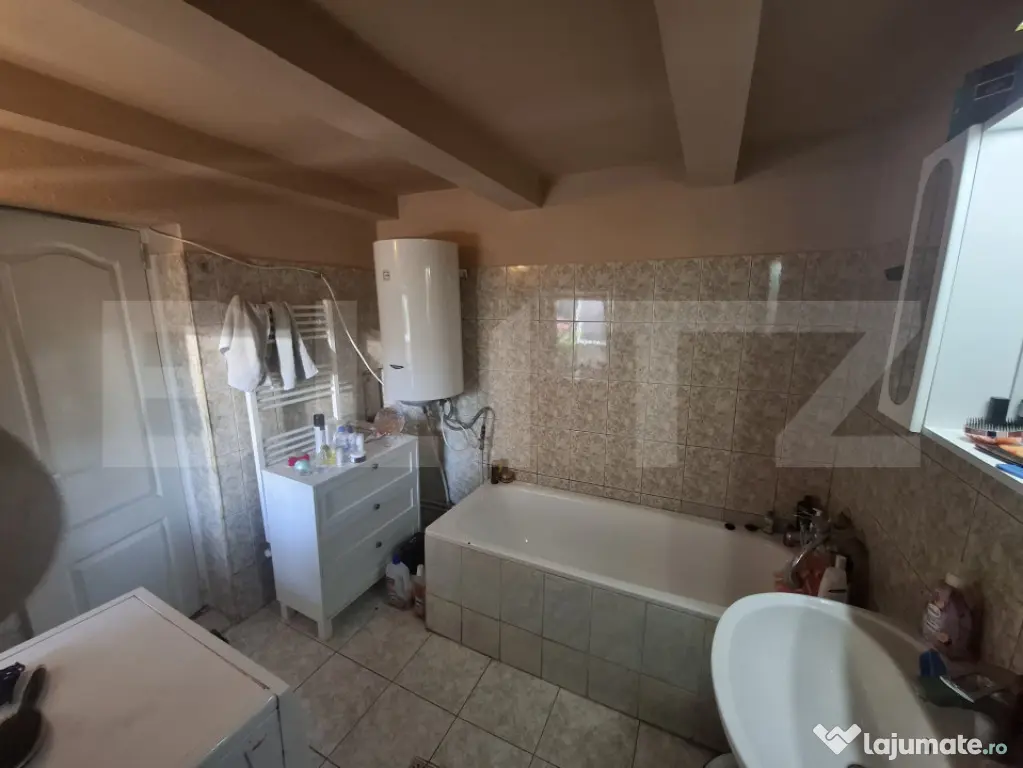Casa cu 3 camere, 218 mp, zona Lazuri