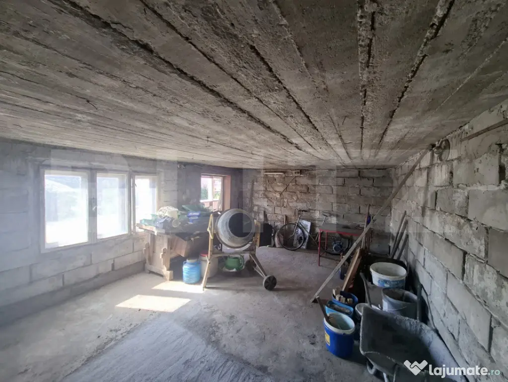 Casa cu 3 camere, 218 mp, zona Lazuri