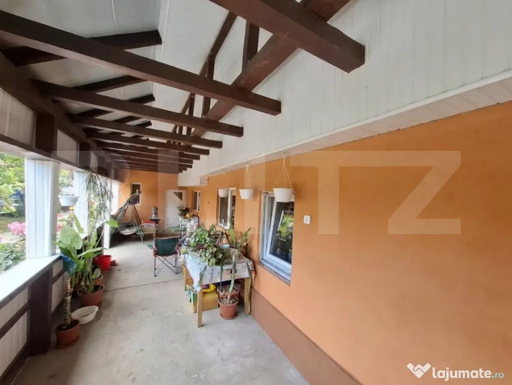 Casa cu 3 camere, 218 mp, zona Lazuri