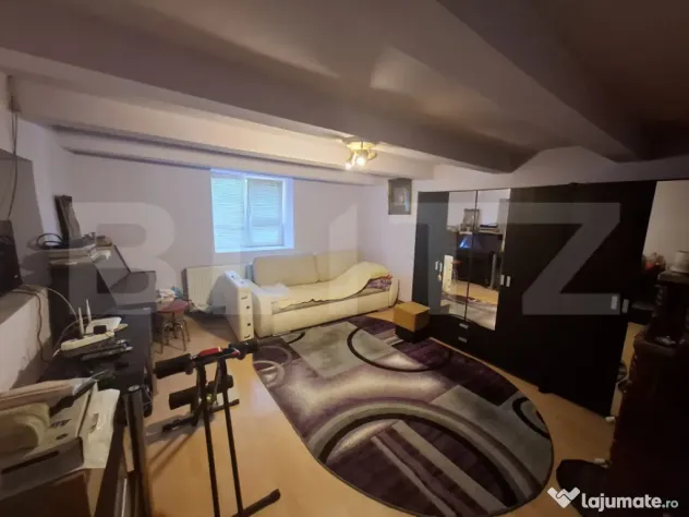 Casa cu 3 camere, 218 mp, zona Lazuri