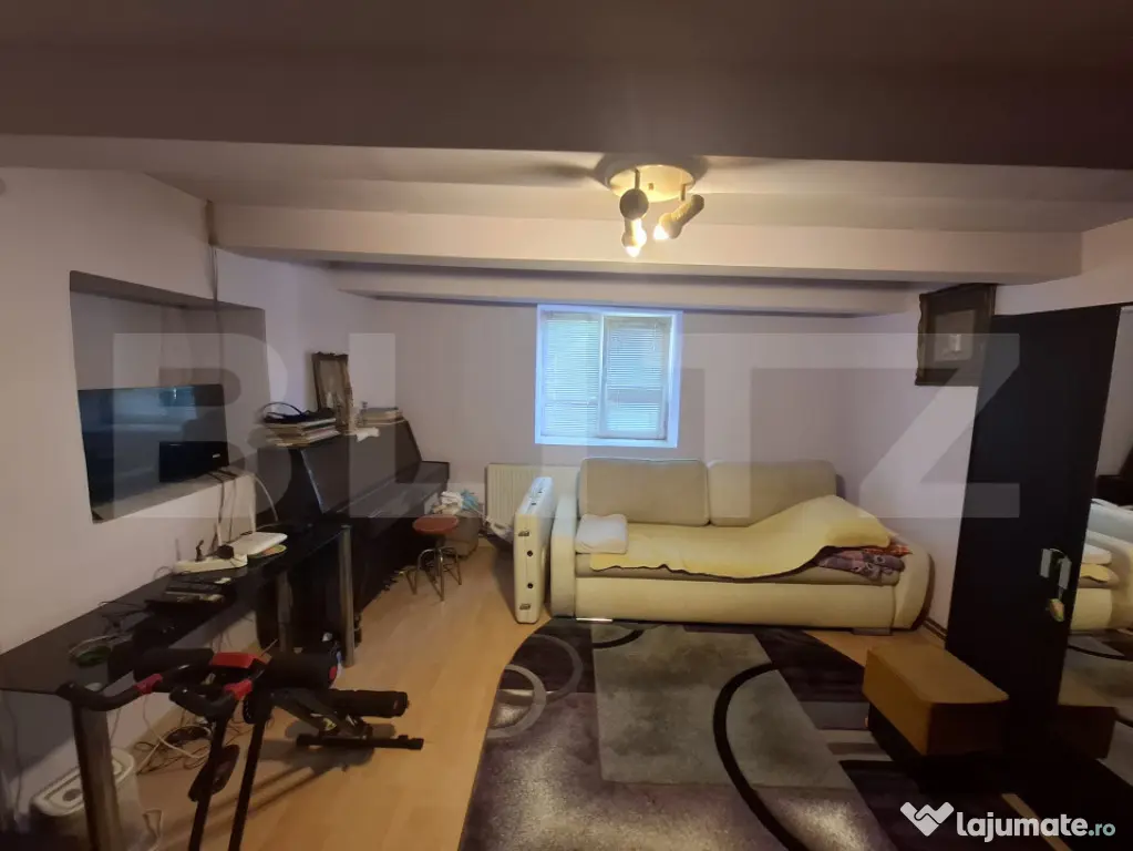 Casa cu 3 camere, 218 mp, zona Lazuri