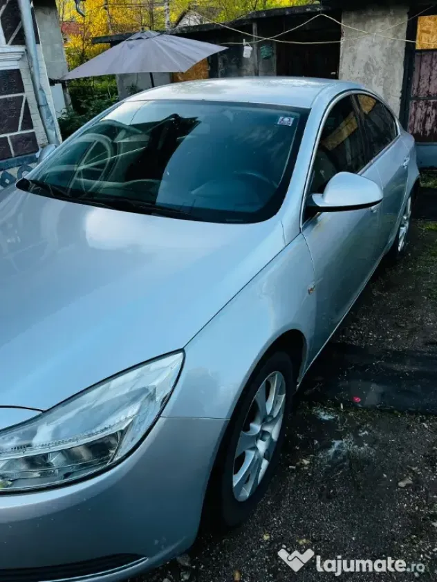 Opel Insignia 2.p cu motor defect....pret 1500 euro negociabil