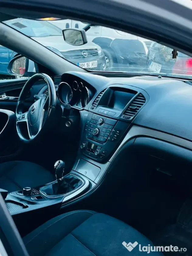 Opel Insignia 2.p cu motor defect....pret 1500 euro negociabil