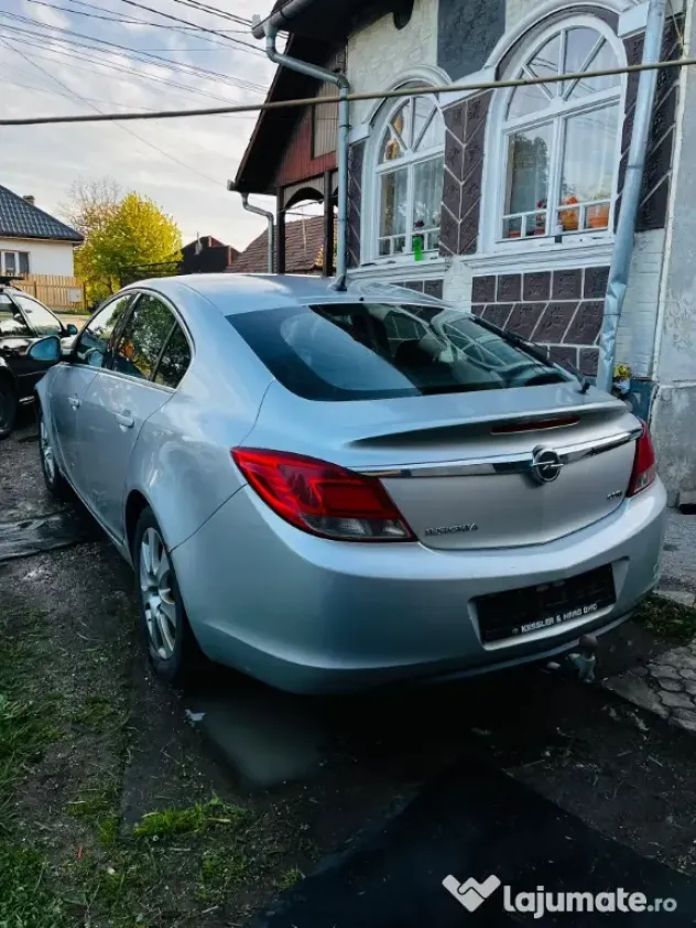 Opel Insignia 2.p cu motor defect....pret 1500 euro negociabil