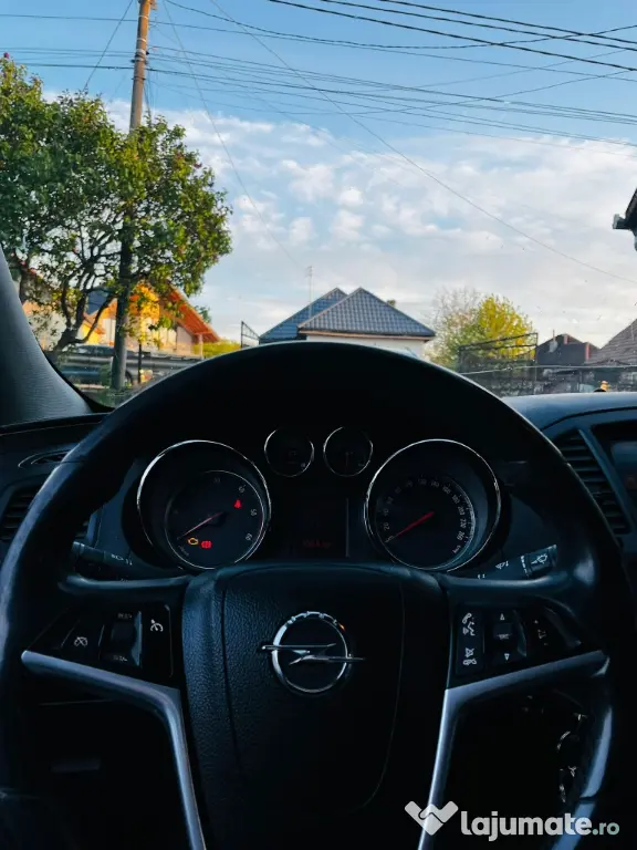 Opel Insignia 2.p cu motor defect....pret 1500 euro negociabil