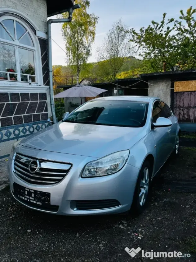 Opel Insignia 2.p cu motor defect....pret 1500 euro negociabil