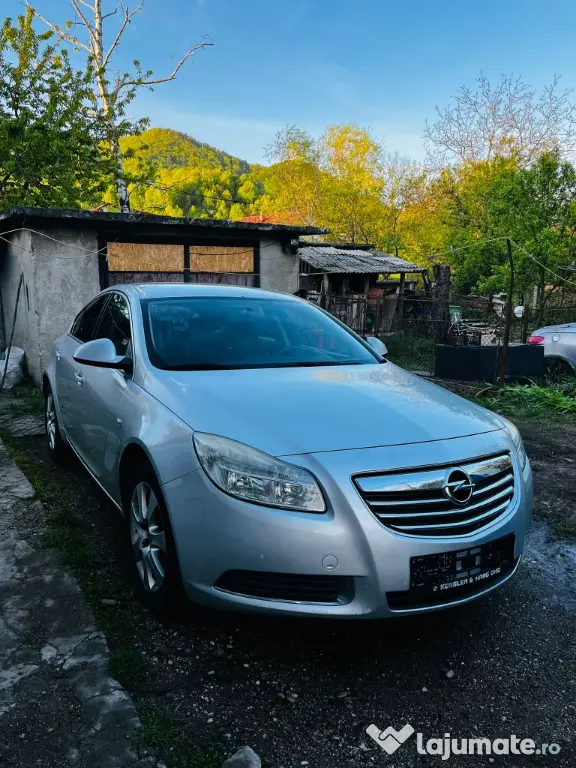 Opel Insignia 2.p cu motor defect....pret 1500 euro negociabil