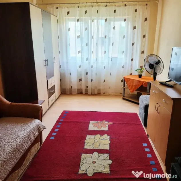 Închiriez apartament 2 camere zona Decebal