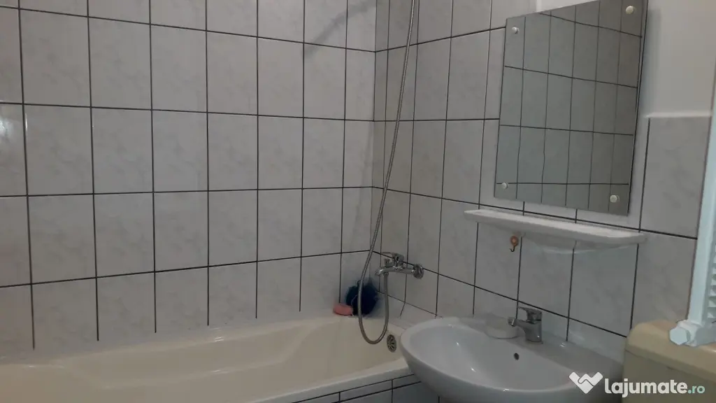 Închiriez apartament 2 camere zona Decebal