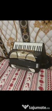 acordeon hohner lucia 4P.