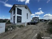 Casa individuala cu 4 camere si teren de 310 mp in Cristian 