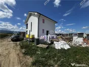 Casa individuala cu 4 camere si teren de 310 mp in Cristian 