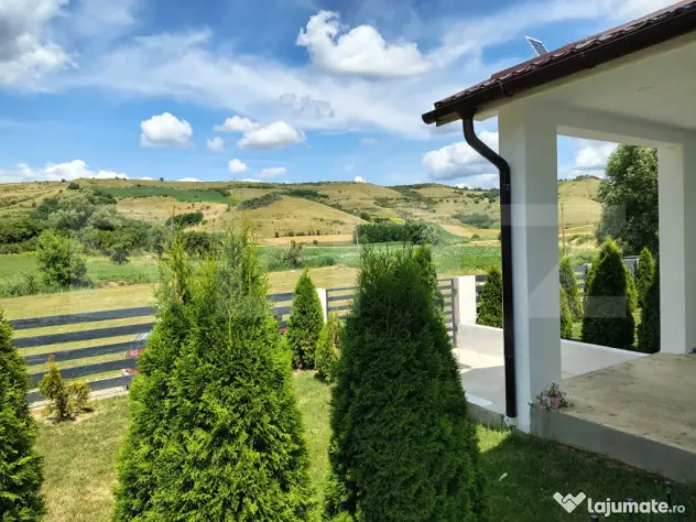 Casă individuală în natură, 4 camere, teren 1400mp, în