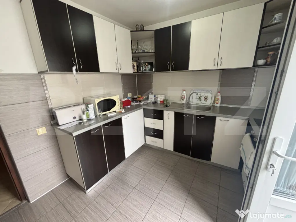 CASA + SPATIU COMERCIAL, in Bradet.
