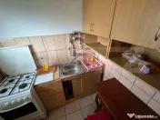 Garsonieră cu bucătărie separată și balcon, zona străz