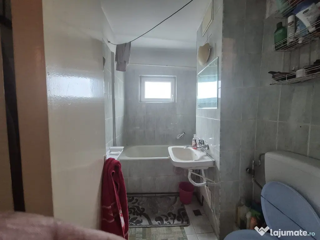 Zona Spital, 2 camere, semidecom., parter