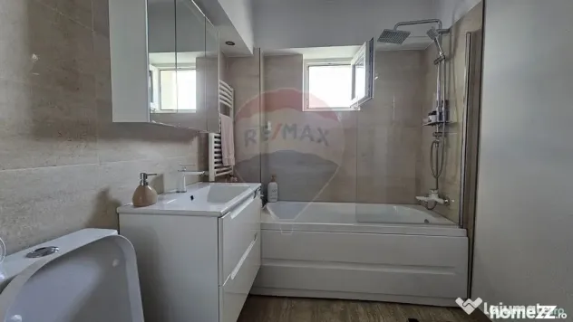Apartament cu 3 camere decomandat de vânzare Burdujeni, ...