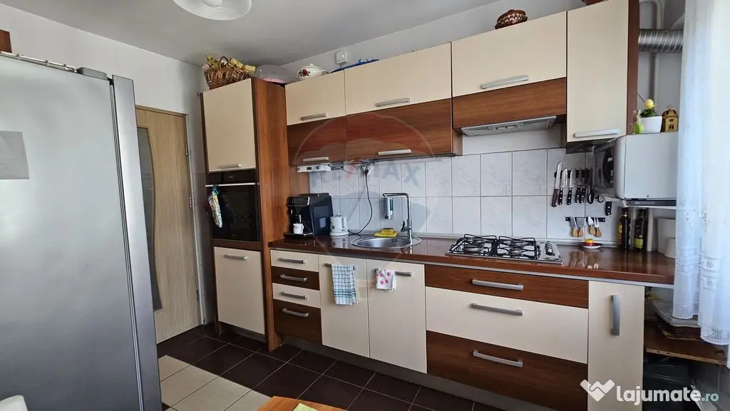 Apartament cu 3 camere decomandat de vânzare Burdujeni, ...