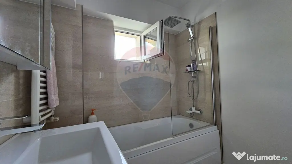 Apartament cu 3 camere decomandat de vânzare Burdujeni, ...