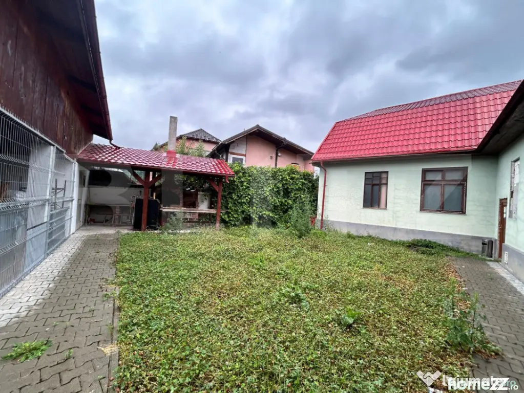 Spatiu Comercial de Inchiriat / Salva - cu terasa si curte i