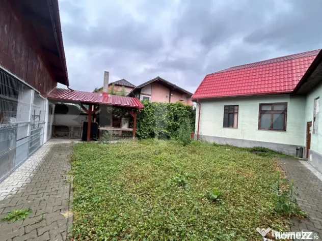 Spatiu Comercial de Inchiriat / Salva - cu terasa si curte i