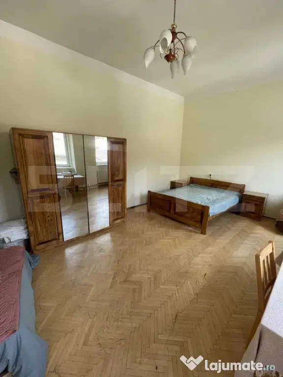 Inchiriez apartament -2 camere - Central - 100 mp