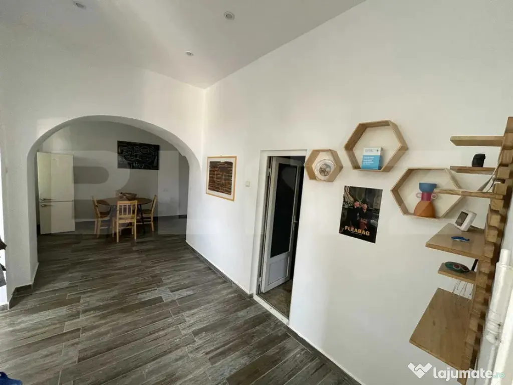 Inchiriez apartament -2 camere - Central - 100 mp