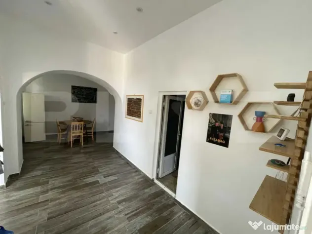 Inchiriez apartament -2 camere - Central - 100 mp