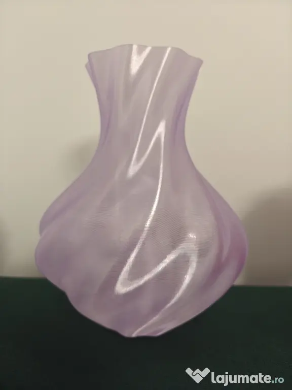 Vază decorativă translucent mov