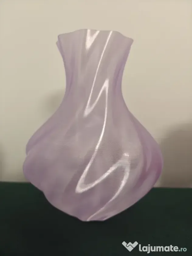 Vază decorativă translucent mov