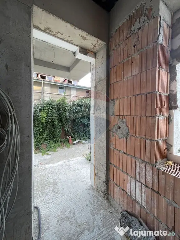 Vila in curs de renovare, teren 370mp, retras | adiacent ...