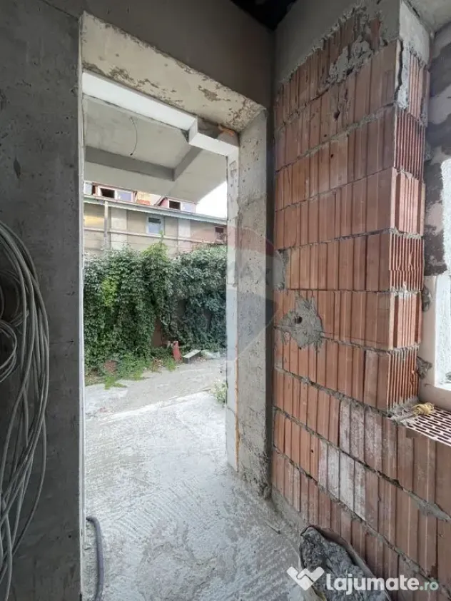 Vila in curs de renovare, teren 370mp, retras | adiacent ...