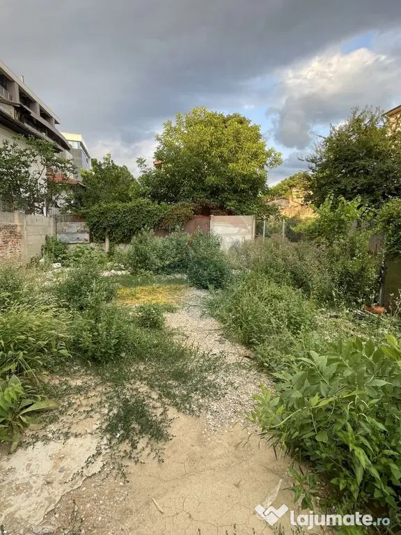 Vila in curs de renovare, teren 370mp, retras | adiacent ...
