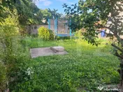 Casă cu farmec în Vișioara – terasă acoperită, curte 