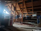 Casă cu farmec în Vișioara – terasă acoperită, curte 