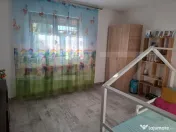 Casă cu farmec în Vișioara – terasă acoperită, curte 