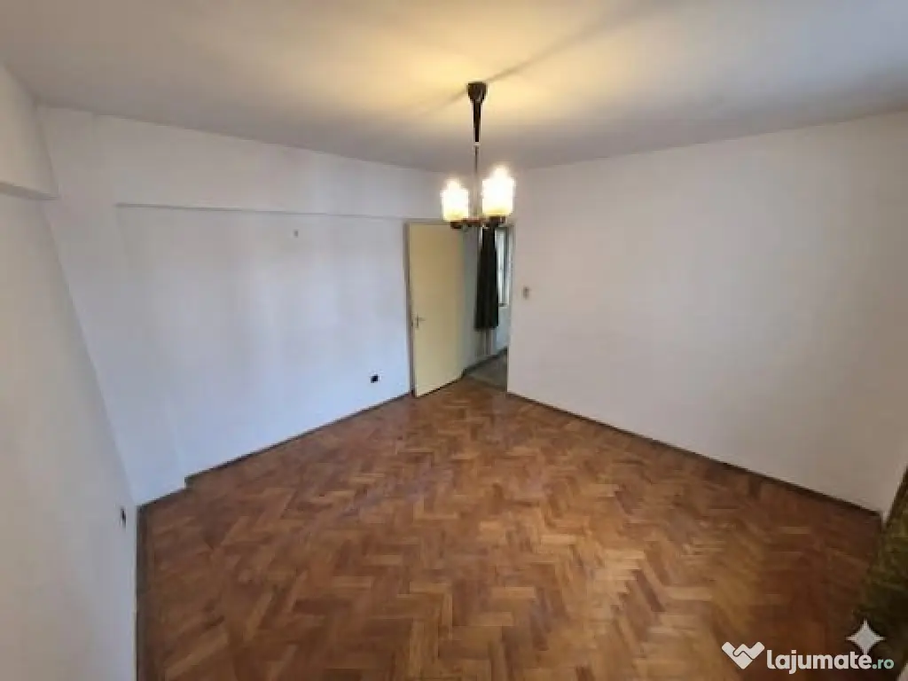2 camere, etaj intermediar, ultracentral, ideal ce vrei.