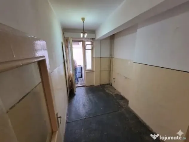 2 camere, etaj intermediar, ultracentral, ideal ce vrei.