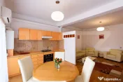 Apartament 2 camere, terasă, parcare inclusă, zona strazii