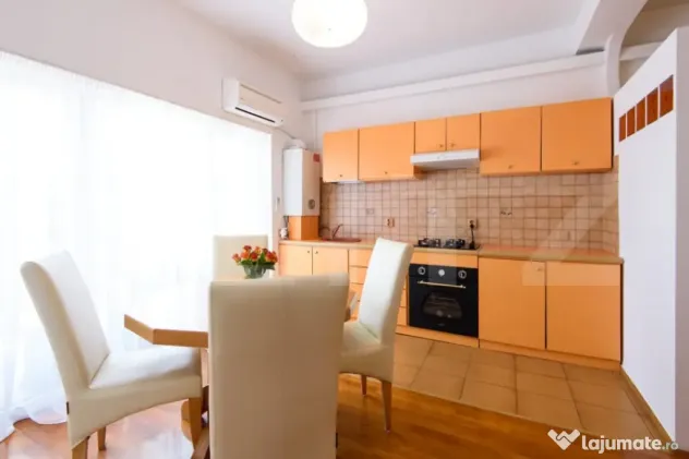 Apartament 2 camere, terasă, parcare inclusă, zona strazii