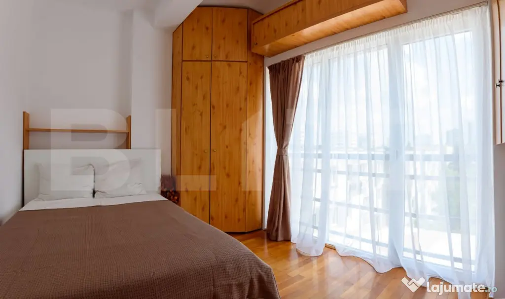 Apartament 2 camere, terasă, parcare inclusă, zona strazii