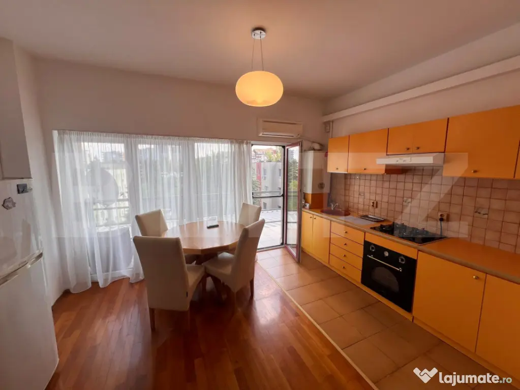 Apartament 2 camere, terasă, parcare inclusă, zona strazii