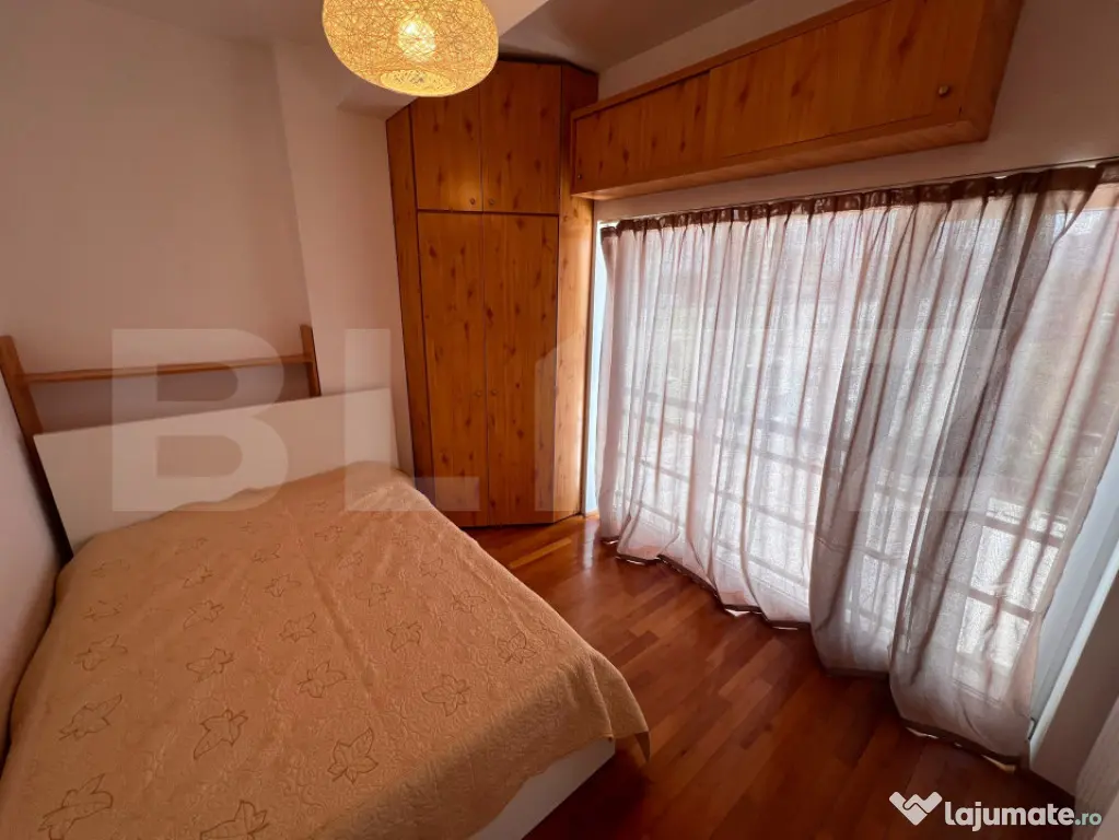 Apartament 2 camere, terasă, parcare inclusă, zona strazii